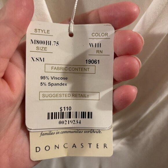 Doncaster Women's White V-Neck Long Sleeve Top ~ XS ~ NWT ~ Org. Price $110 - Picture 4 of 5